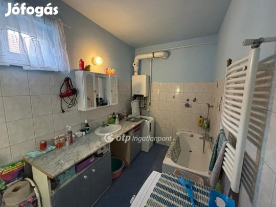 Eladó  családi ház, Hajdúböszörmény egyik kivezető útján!