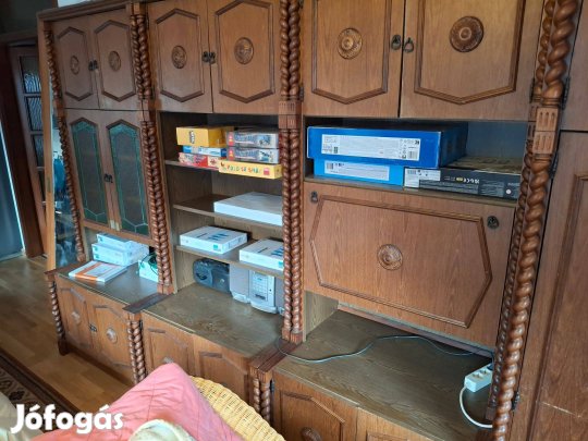 Eladó, cserélhető koloniál bútorszett