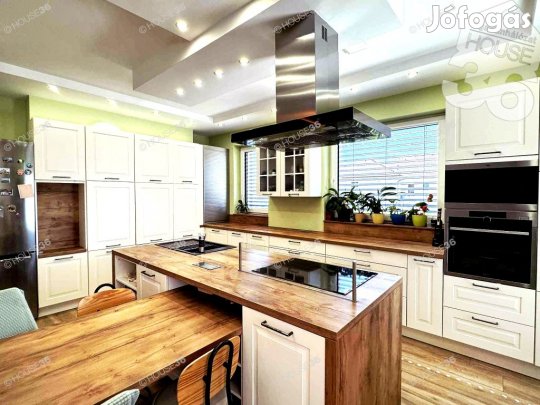 Eladó, egy nappali+5 szobás ház a Máriahegyben!