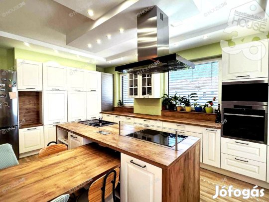 Eladó, egy nappali+5 szobás ház a Máriahegyben!