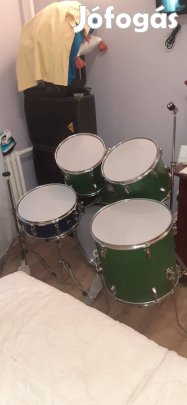 Eladó, elcserélhető dobfelszerelés.