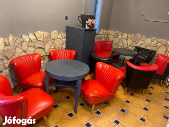 Eladó, retro piros bőrfotelek