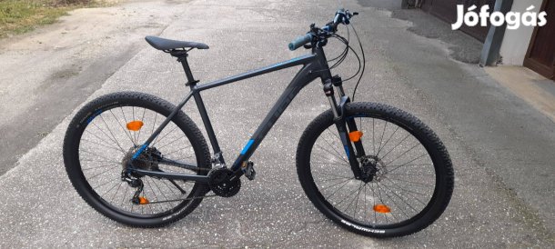 Eladó, szinte új, bolti állapotú, 29", Cube HPA kerékpár