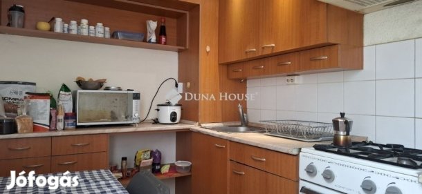 Eladó a Pécsi Egyetemek közvetlen közelében két szobás lakás