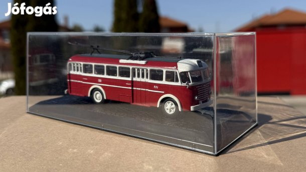 Eladó a képeken látható 1/72 méretarányú Ikarus 60T modell