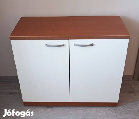 Eladó a képeken látható kétajtós komód
