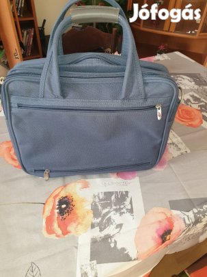 Eladó a képeken látható laptop táska. 