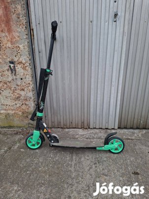 Eladó a képeken látható roller!