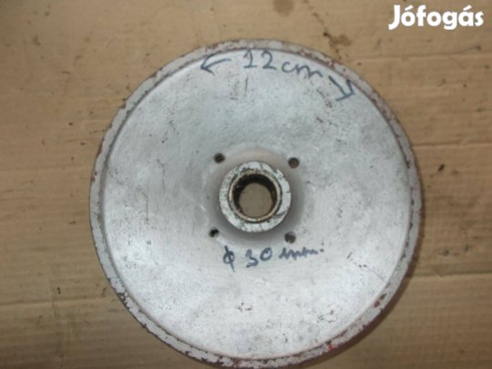 Eladó a képen látható 22 cm átmérőjű egy pályás ékszíj tárcsa