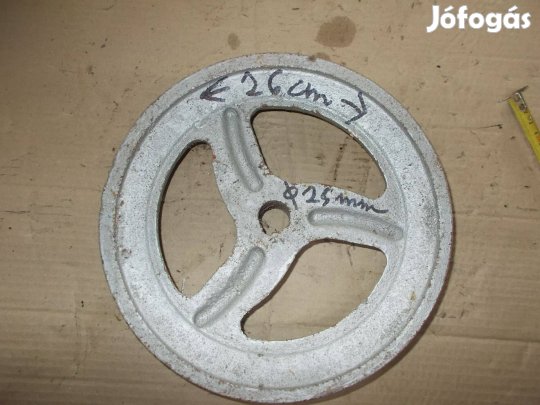 Eladó a képen látható 26 cm átmérőjű egy pályás ékszíj tárcsa