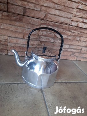 Eladó a képen látható 2,5 literes aluminium teáskanna!