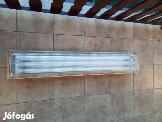 Eladó a képen látható 3x36 wattos Armatúra!