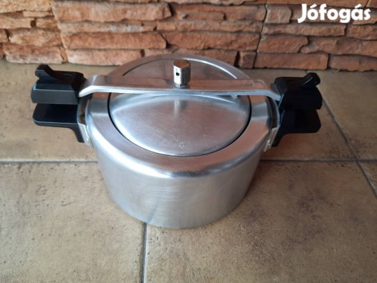 Eladó a képen látható 4 literes kukta!