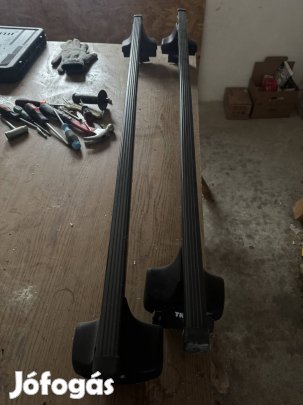 Eladó a képen látható,Thule tetőcsomagtartó rudazat!