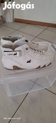 Eladó a képen látható Uniszex cipő új. 40-41-es