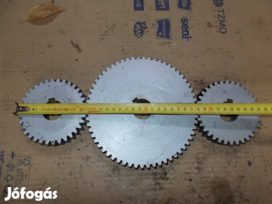 Eladó a képen látható acél fogaskerék csomag