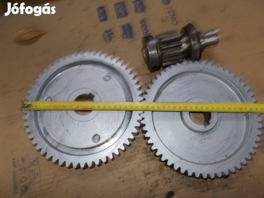 Eladó a képen látható acél fogaskerék csomag 2