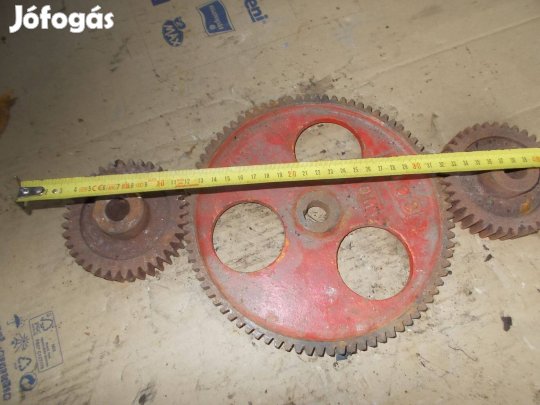 Eladó a képen látható acél fogaskerék csomag 3