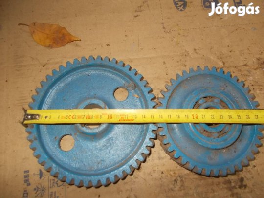 Eladó a képen látható acél fogaskerék párban