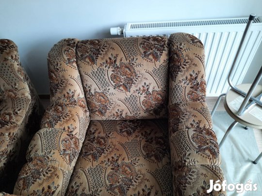 Eladó a képen látható alig használt 2 db fotel!