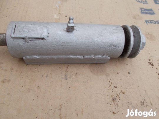 Eladó a képen látható csapágyazott tengely 14 számú