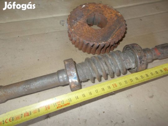 Eladó a képen látható csigatengely fogaskerékkel fellelt állapotban