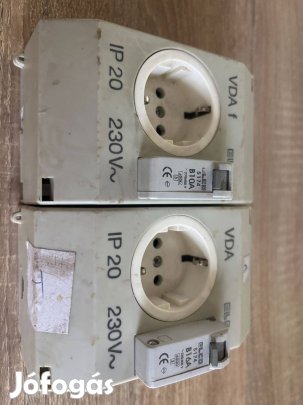 Eladó a képen látható dugalj biztosítékkal