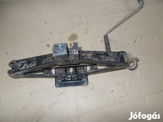 Eladó a képen látható emelő jó állapotban 11 számú