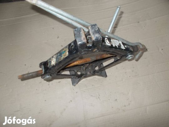Eladó a képen látható emelő jó állapotban 12 számú