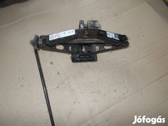 Eladó a képen látható emelő jó állapotban 14 számú