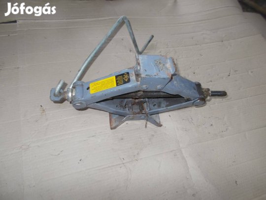 Eladó a képen látható emelő jó állapotban 16 számú
