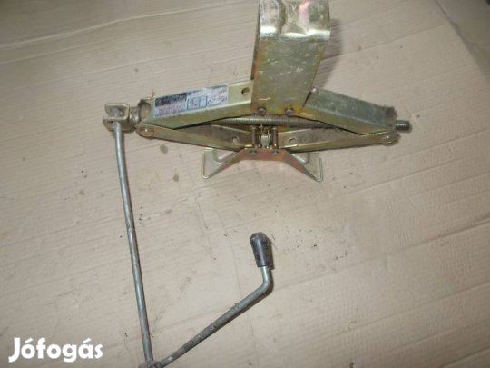 Eladó a képen látható emelő jó állapotban 18 számú