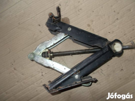 Eladó a képen látható emelő jó állapotban 23 számú