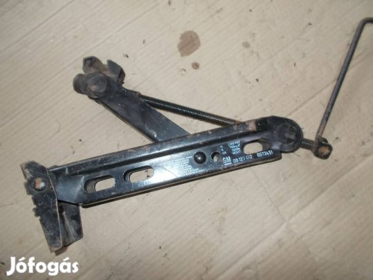 Eladó a képen látható emelő jó állapotban 31 számú