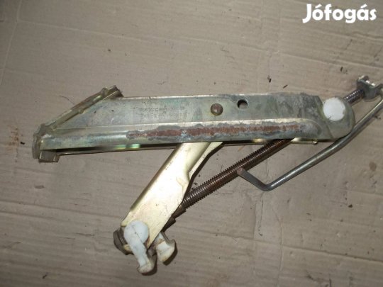 Eladó a képen látható emelő jó állapotban 33 számú