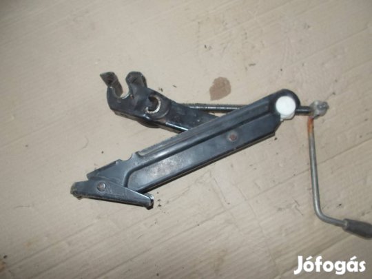 Eladó a képen látható emelő jó állapotban 34 számú