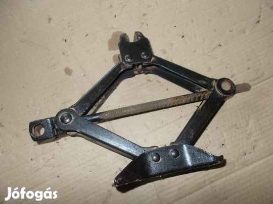 Eladó a képen látható emelő jó állapotban 8 számú