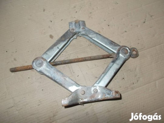 Eladó a képen látható emelő jó állapotban 9 számú