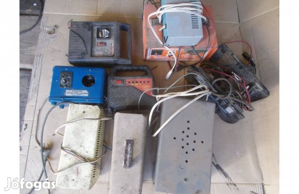 Eladó a képen látható használt autó aksi töltő csomag