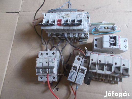 Eladó a képen látható használt elektromos kismegszakító csomag