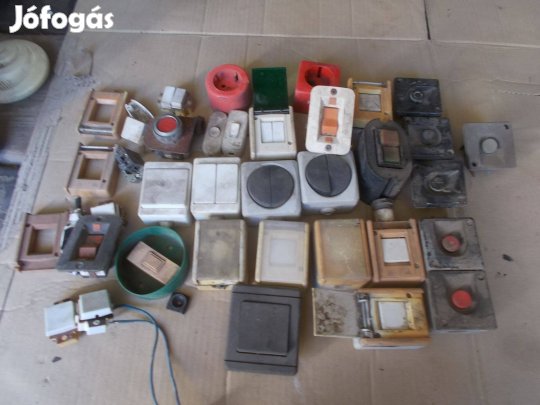 Eladó a képen látható használt elektromos tartozék csomag 2 számú