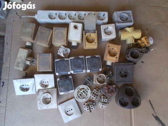 Eladó a képen látható használt elektromos tartozék csomag 3 számú