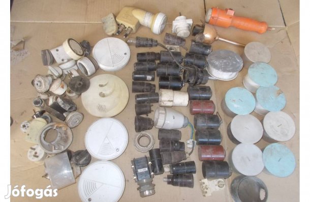 Eladó a képen látható használt elektromos tartozék csomag
