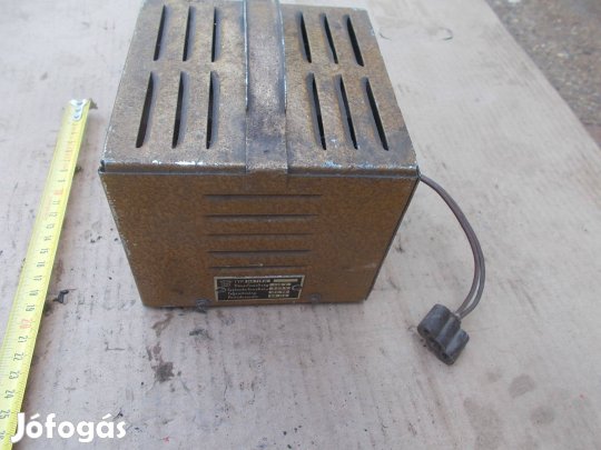 Eladó a képen látható használt régi trafó adapter