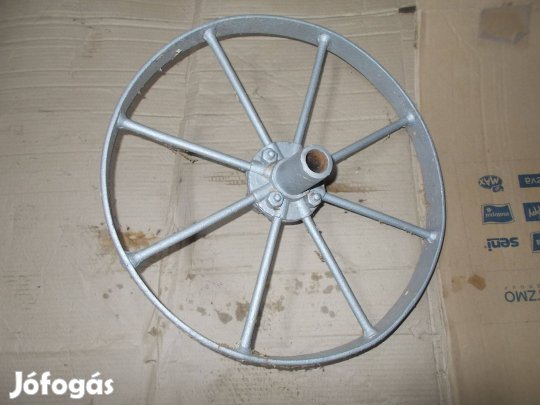 Eladó a képen látható használt régi vas kerék 2 számú