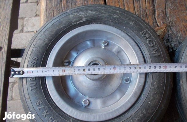 Eladó a képen látható használt tömör kerék