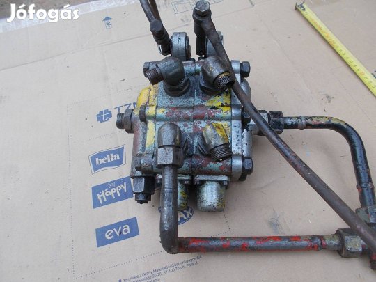 Eladó a képen látható hidraulika irányváltó fellelt állapotban