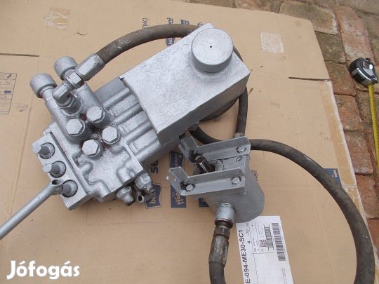 Eladó a képen látható hidraulika irányváltó szivattyúval