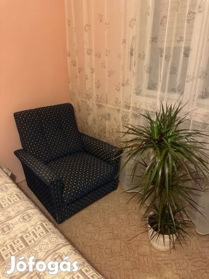 Eladó a képen látható kék-arany fotel, 2db van belőle