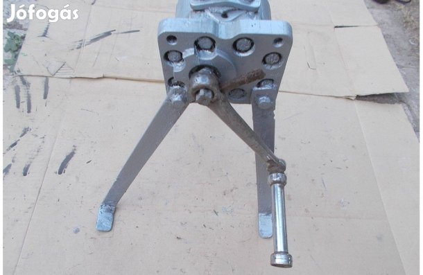 Eladó a képen látható kézi hajtású olaj szivattyú